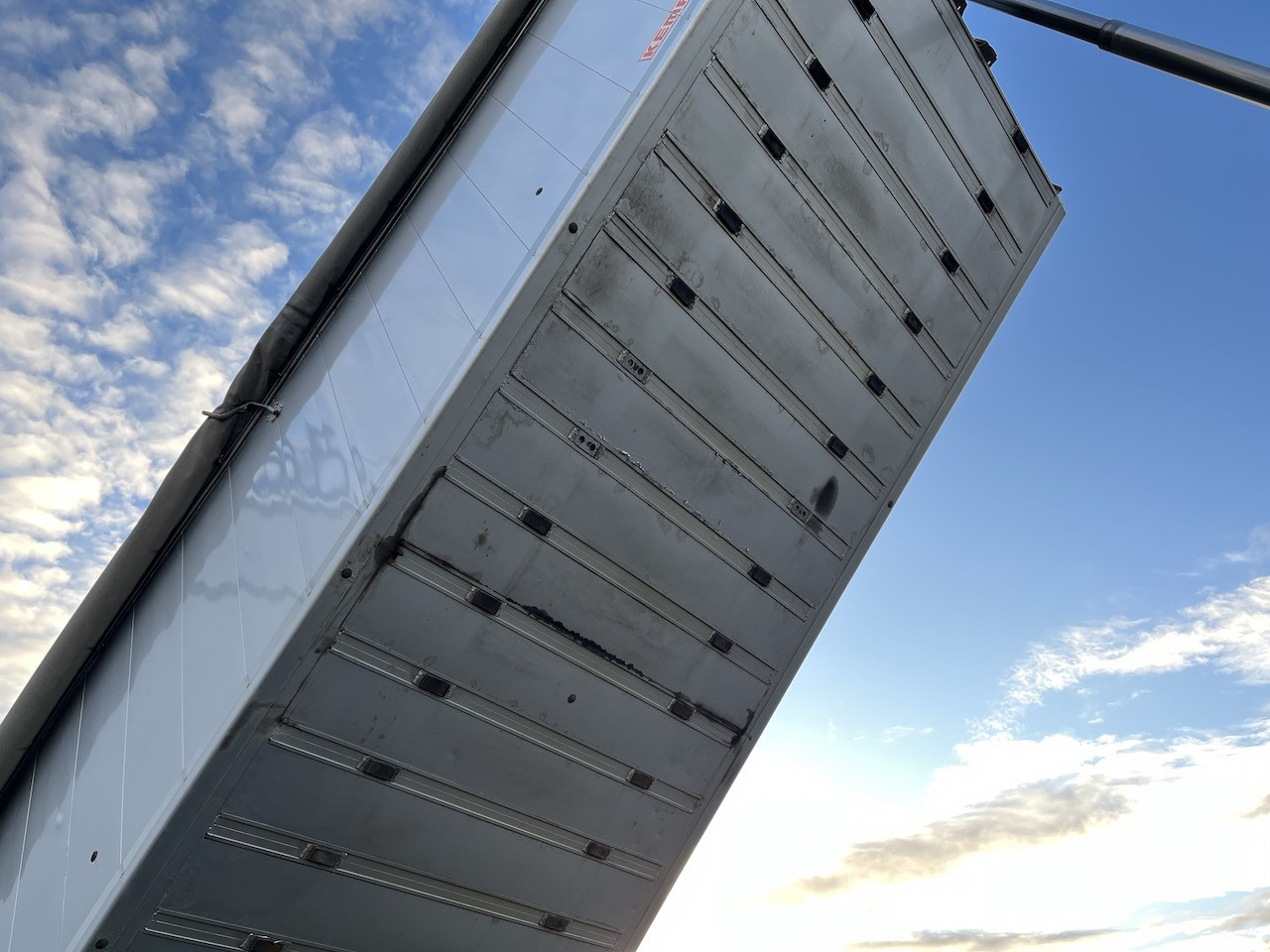 Kempf SKM 35 3 Thermo Mulde - Félpótkocsi billenőplatós: 4 kép. Kempf SKM 35 3 Thermo Mulde - Félpótkocsi billenőplatós: 4 kép.