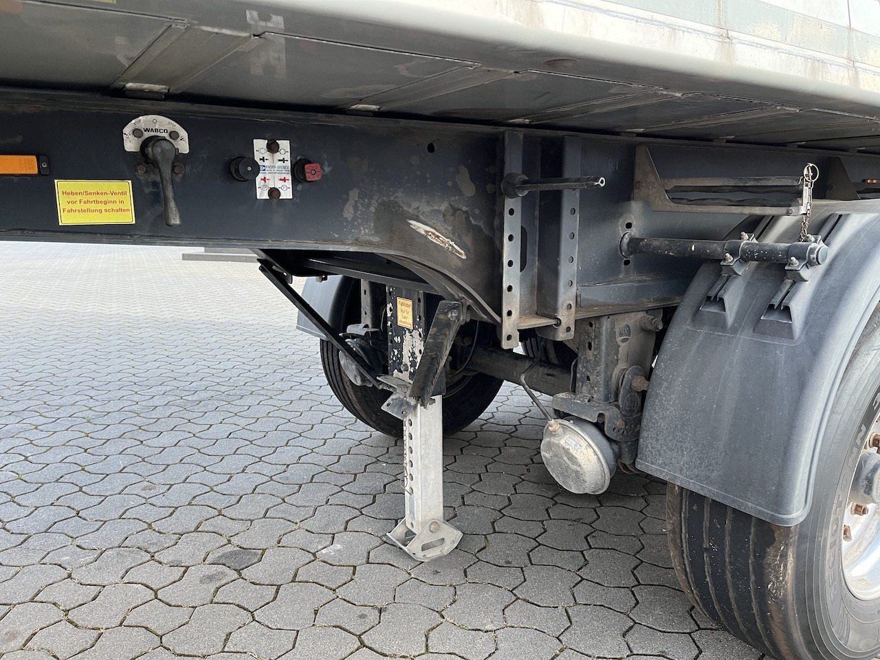 Kempf SKM 35 3 Thermo Mulde - Félpótkocsi billenőplatós: 5 kép. Kempf SKM 35 3 Thermo Mulde - Félpótkocsi billenőplatós: 5 kép.