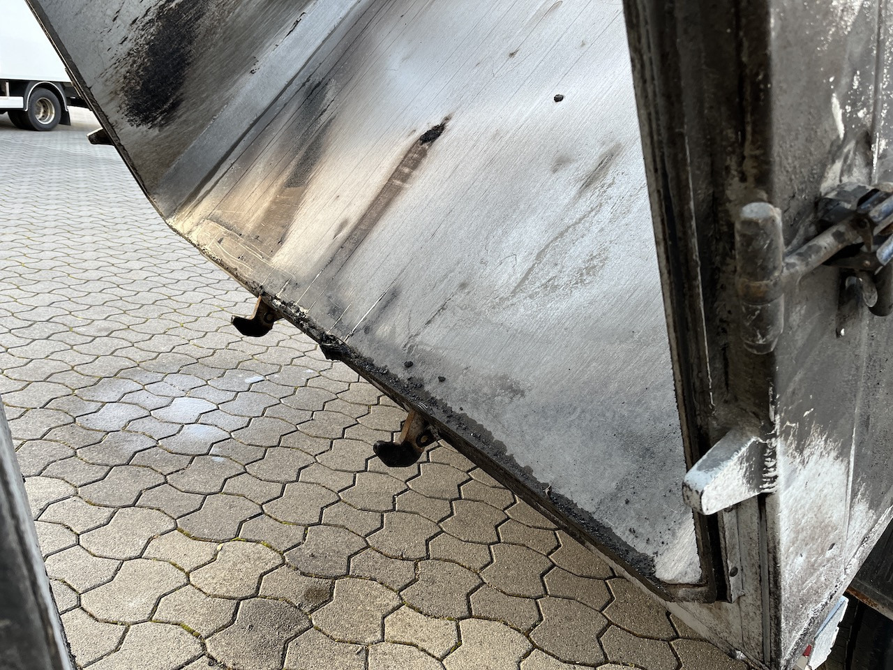 Kempf SKM 35 3 Thermo Mulde - Félpótkocsi billenőplatós: 3 kép. Kempf SKM 35 3 Thermo Mulde - Félpótkocsi billenőplatós: 3 kép.