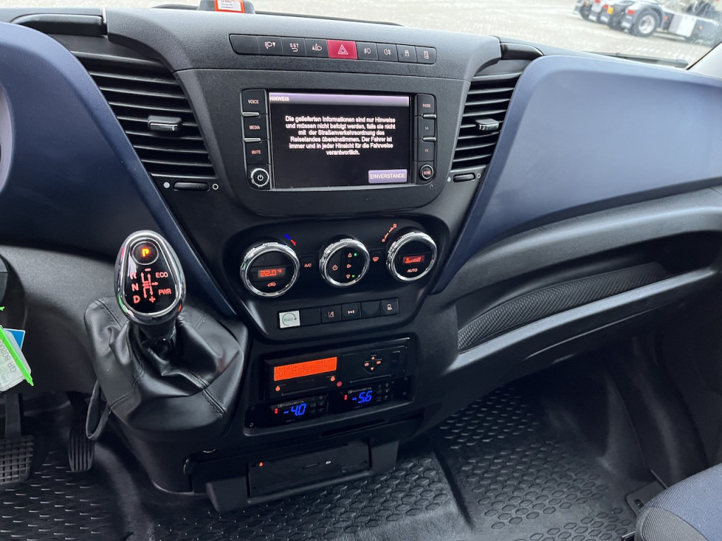 Iveco 70C18 Daily Kühlkoffer mit Ladebordwand Konvekta - Kisteherautó: 2 kép. Iveco 70C18 Daily Kühlkoffer mit Ladebordwand Konvekta - Kisteherautó: 2 kép.