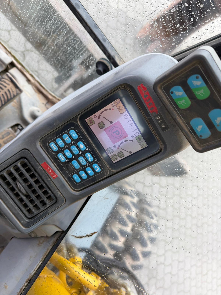 Komatsu PW 180 - 7 - Gumikerekes kotró: 4 kép. Komatsu PW 180 - 7 - Gumikerekes kotró: 4 kép.