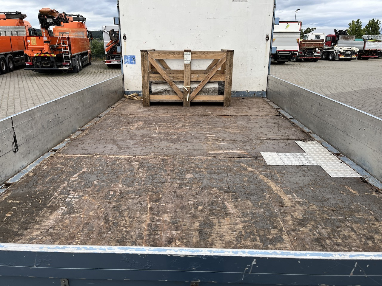 MAN TGL 8.220 4x2  Pritsche   AHK - Platós kisteherautó: 4 kép. MAN TGL 8.220 4x2  Pritsche   AHK - Platós kisteherautó: 4 kép.