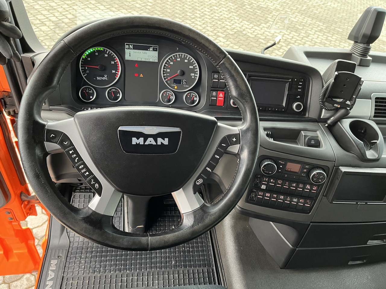 MAN TGX 26.480 6x2 Atlas 145.2 Baustoff - Platós teherautó, Darus autó: 2 kép. MAN TGX 26.480 6x2 Atlas 145.2 Baustoff - Platós teherautó, Darus autó: 2 kép.