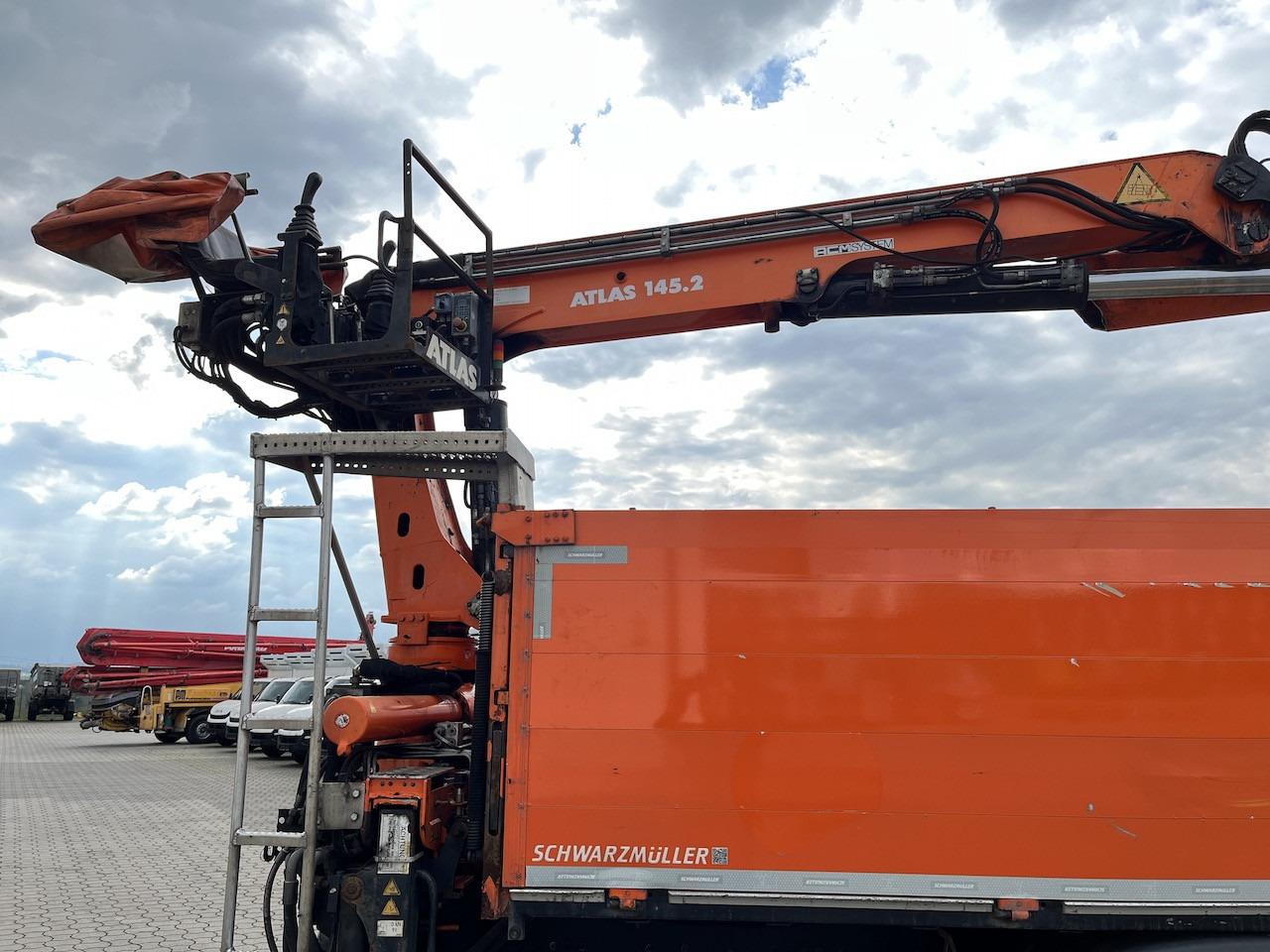 MAN TGX 26.480 6x2 Atlas 145.2 Kran Baustoff AHK - Platós teherautó, Darus autó: 5 kép. MAN TGX 26.480 6x2 Atlas 145.2 Kran Baustoff AHK - Platós teherautó, Darus autó: 5 kép.