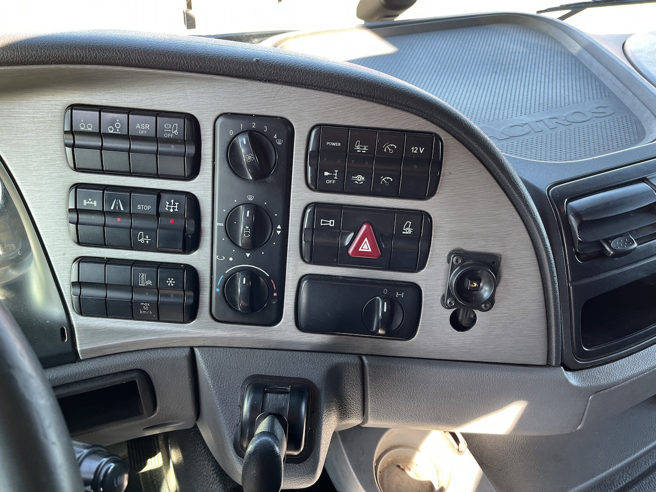 Mercedes-Benz 2541 6x2 Atlas 135.2E Pritsche 8,20 m Ausziehbar - Ponyvás teherautó, Darus autó: 3 kép. Mercedes-Benz 2541 6x2 Atlas 135.2E Pritsche 8,20 m Ausziehbar - Ponyvás teherautó, Darus autó: 3 kép.