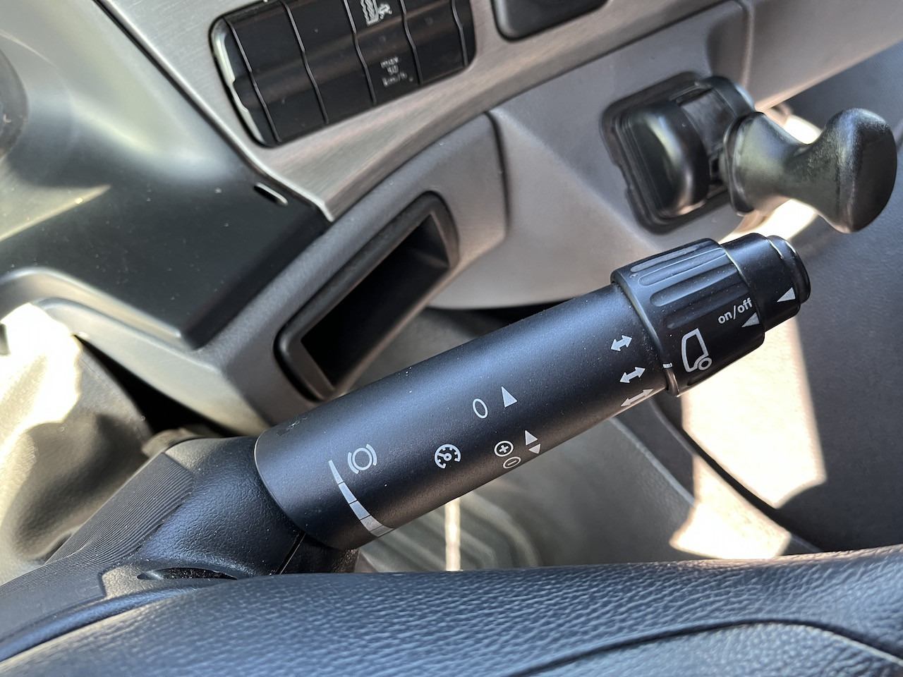 Mercedes-Benz 2541 6x2 Atlas 135.2E Pritsche 8,20 m Ausziehbar - Ponyvás teherautó, Darus autó: 2 kép. Mercedes-Benz 2541 6x2 Atlas 135.2E Pritsche 8,20 m Ausziehbar - Ponyvás teherautó, Darus autó: 2 kép.