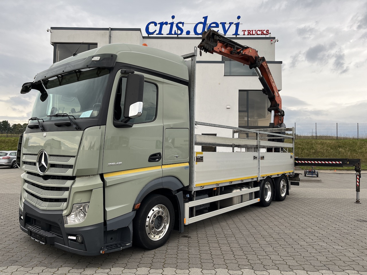 Mercedes-Benz Actros 2545 6x2  Atlas 265-A6   Lenk- Liftachse - Platós teherautó, Darus autó: 1 kép. Mercedes-Benz Actros 2545 6x2  Atlas 265-A6   Lenk- Liftachse - Platós teherautó, Darus autó: 1 kép.