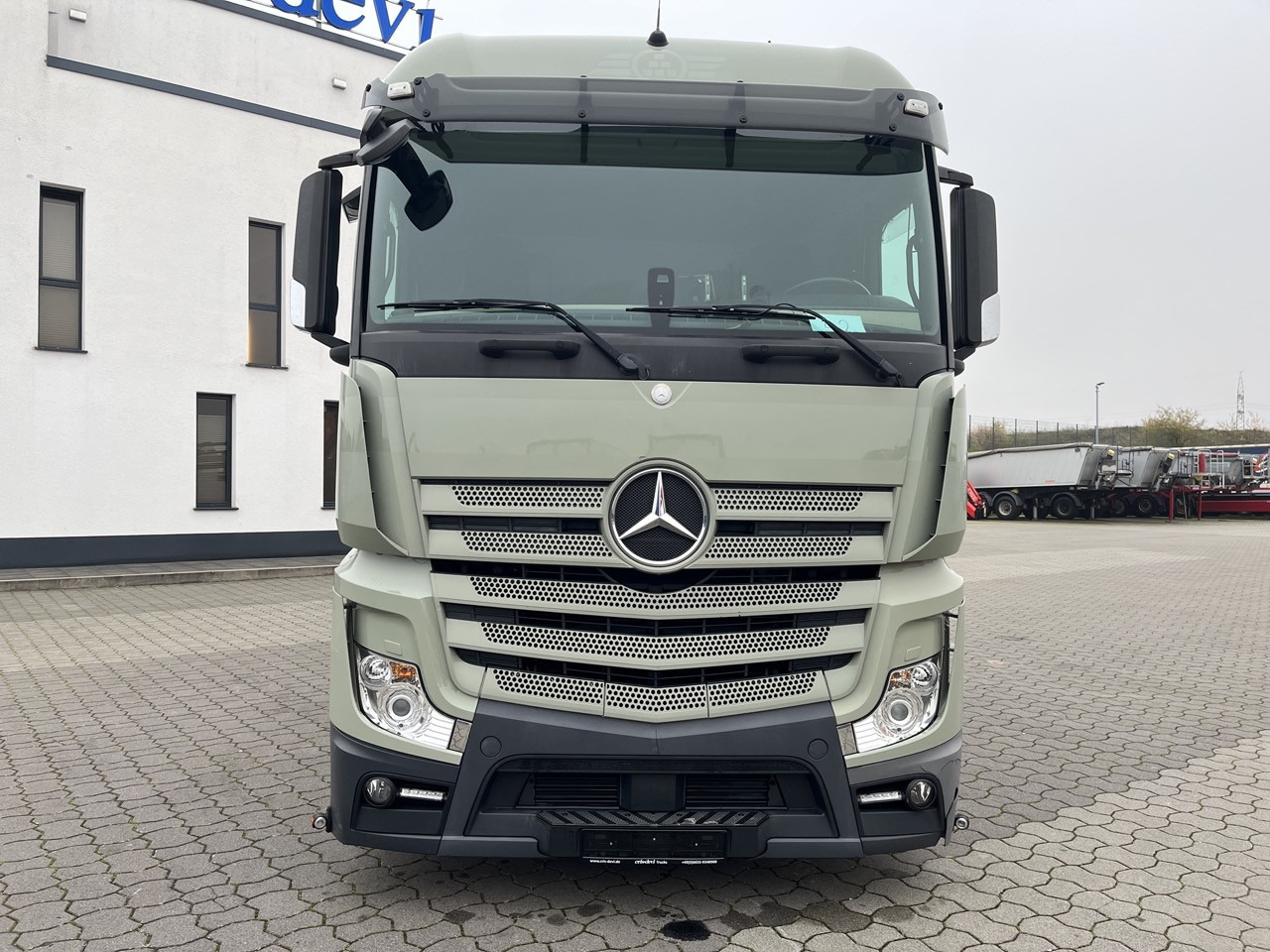 Mercedes-Benz Actros 2545 6x2 EFFER Atlas 265-A6 Lenk- Liftachse - Platós teherautó, Darus autó: 3 kép. Mercedes-Benz Actros 2545 6x2 EFFER Atlas 265-A6 Lenk- Liftachse - Platós teherautó, Darus autó: 3 kép.