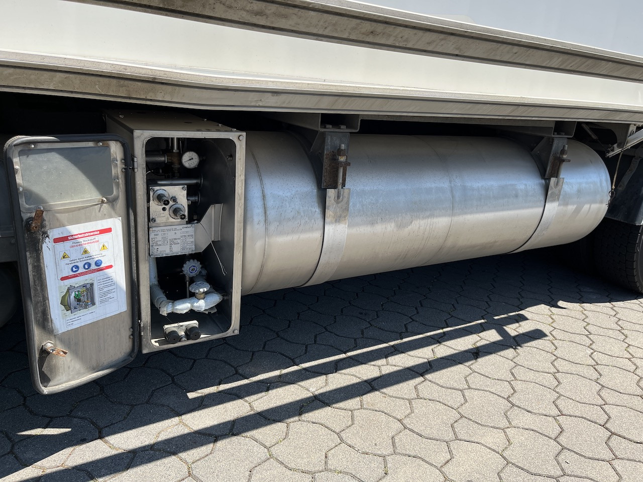 Mercedes-Benz Antos 1840 4x4 HAD LBW Kühlung Flüssigstickstoff - Hűtős teherautó: 4 kép. Mercedes-Benz Antos 1840 4x4 HAD LBW Kühlung Flüssigstickstoff - Hűtős teherautó: 4 kép.