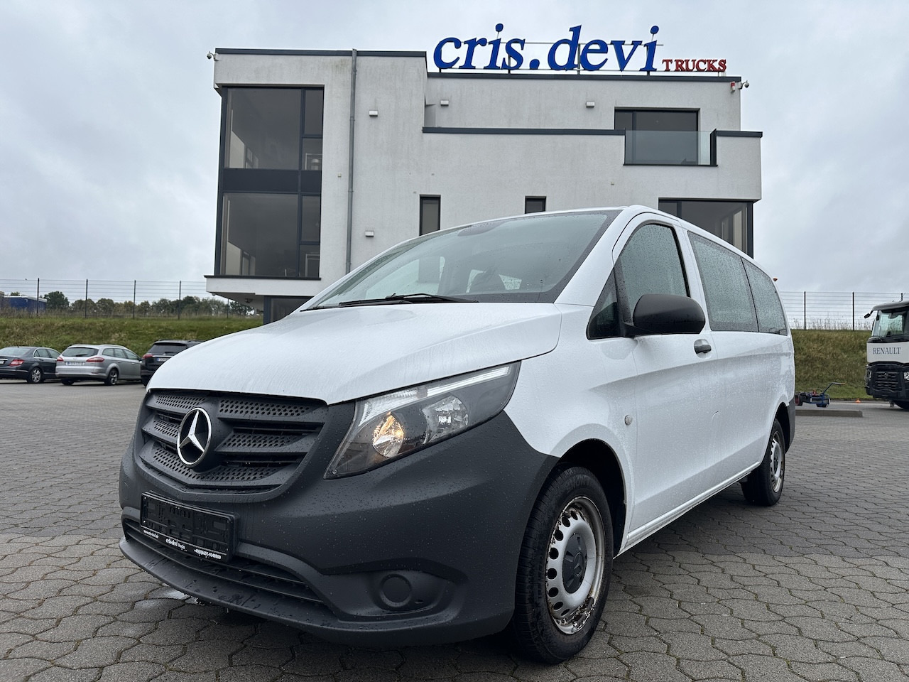 Mercedes-Benz Vito 111 CDI 9 Sitzer BT FSE Klima Tempomat Radio - Kisbusz: 1 kép. Mercedes-Benz Vito 111 CDI 9 Sitzer BT FSE Klima Tempomat Radio - Kisbusz: 1 kép.