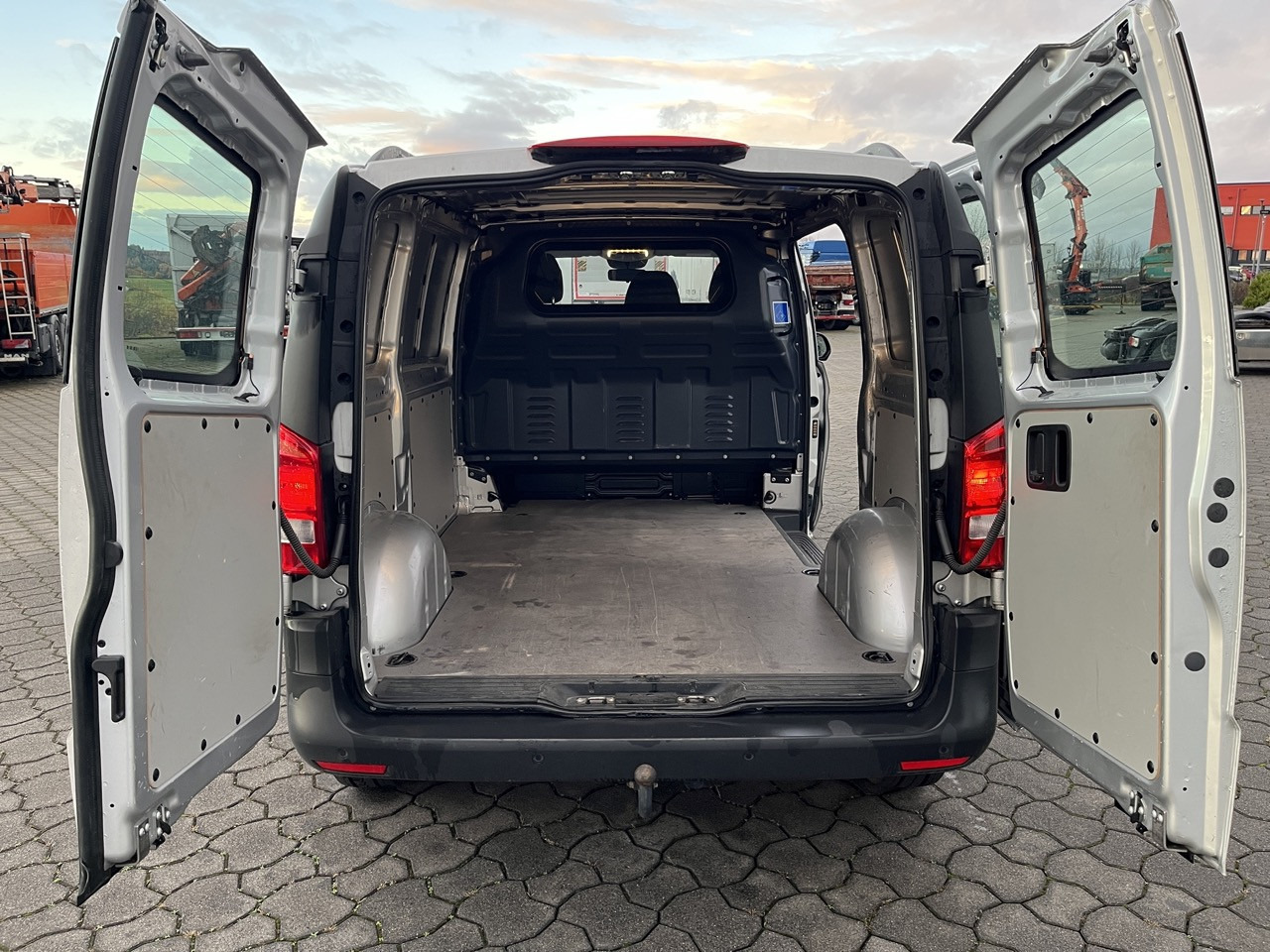 Mercedes-Benz Vito Vito 116 cdi - Kis furgon: 3 kép. Mercedes-Benz Vito Vito 116 cdi - Kis furgon: 3 kép.