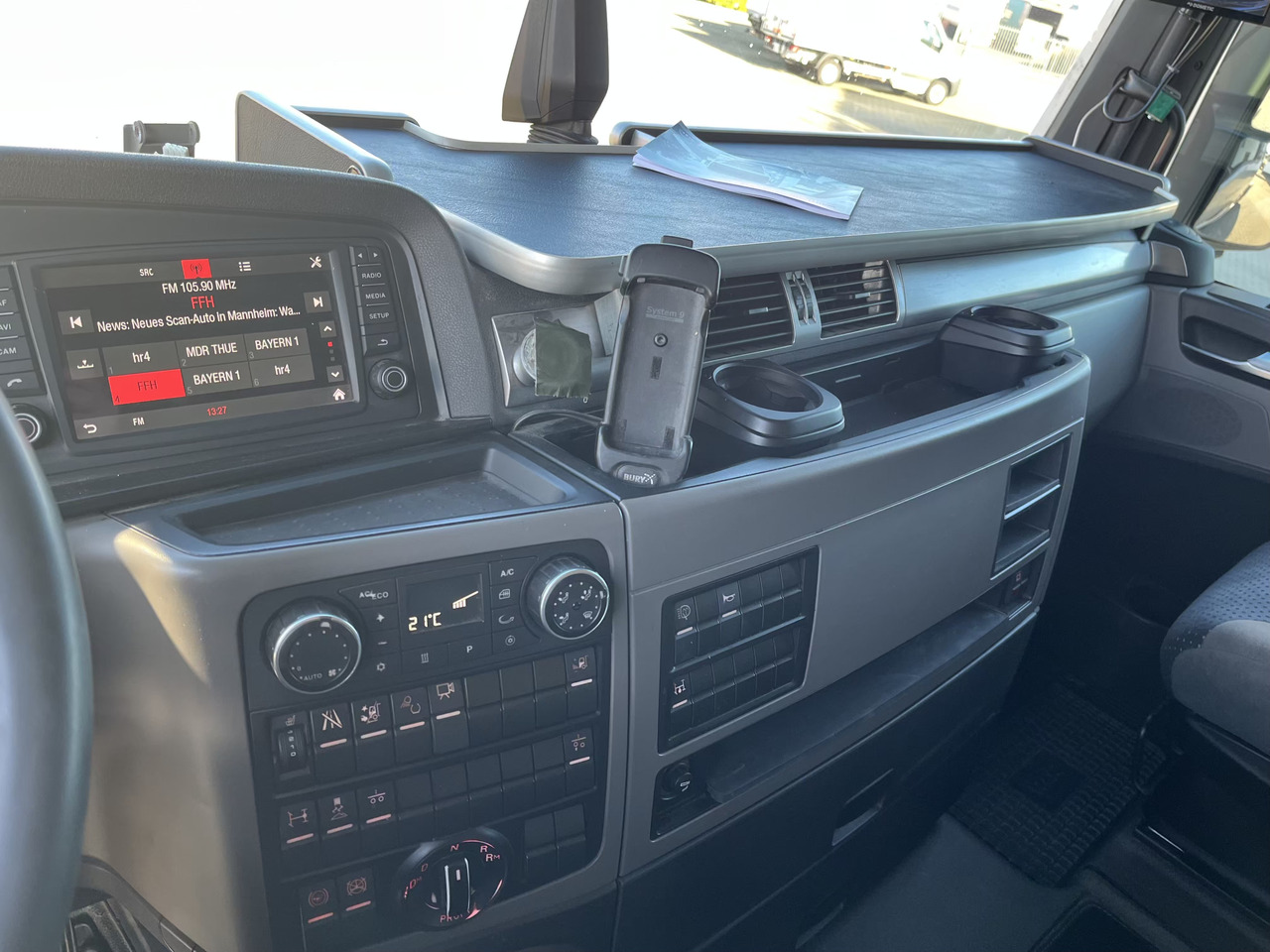 MAN TGX 18.540 4x2 D38 Intarder - Nyergesvontató: 2 kép. MAN TGX 18.540 4x2 D38 Intarder - Nyergesvontató: 2 kép.