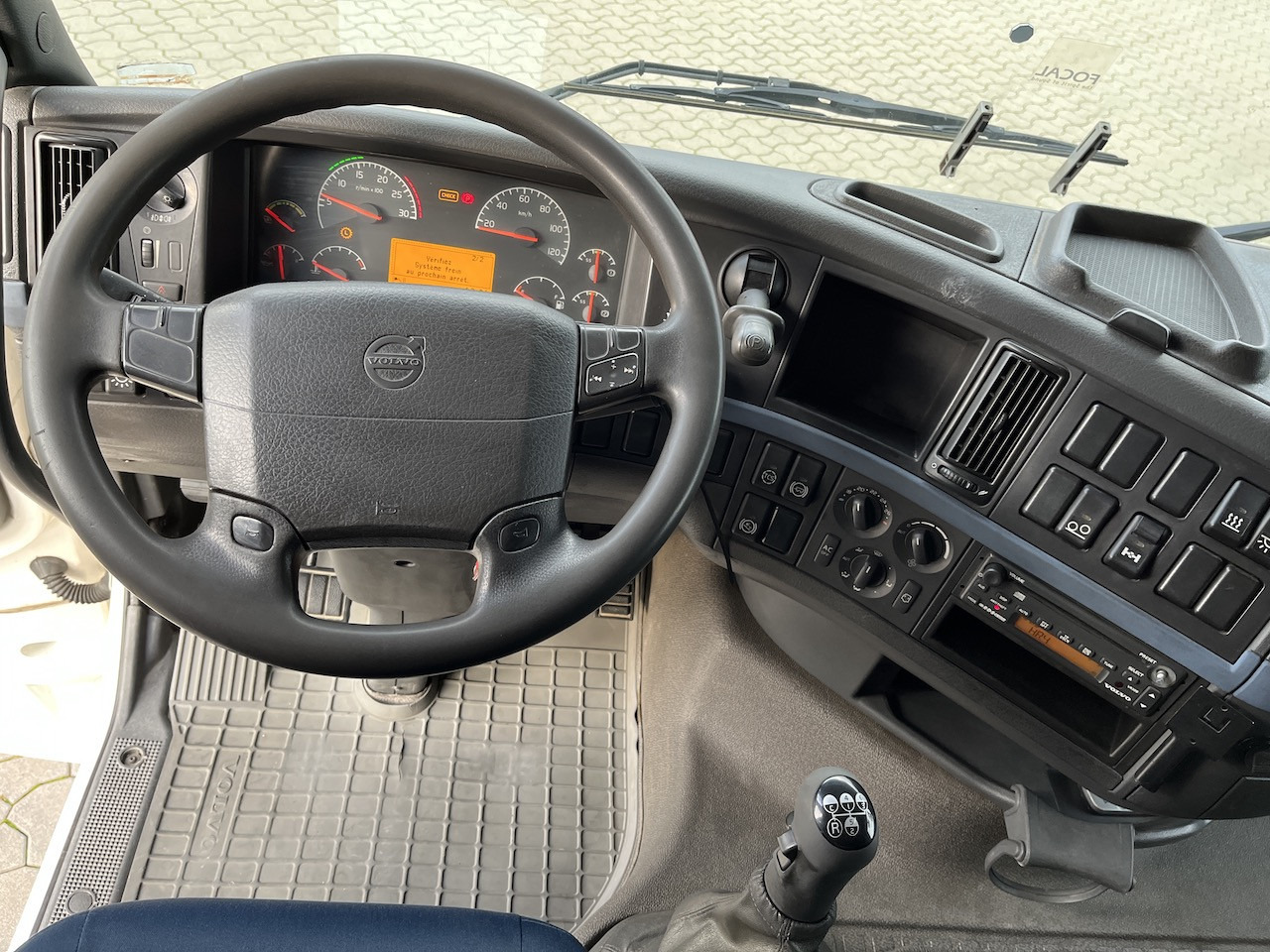 Volvo FH 520 6x2 Palfinger PK 12502 | AHK - Darus autó, Platós teherautó: 2 kép. Volvo FH 520 6x2 Palfinger PK 12502 | AHK - Darus autó, Platós teherautó: 2 kép.