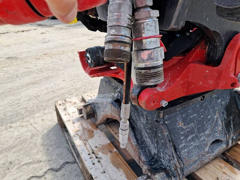 Adapterek - Építőipari gépek ROTOTILT R4: 7 kép. Adapterek - Építőipari gépek ROTOTILT R4: 7 kép.