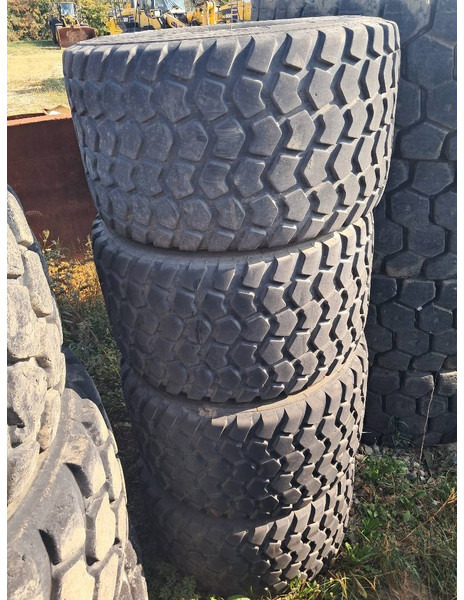 Aeolus 600/50R22.5 - Gumiabroncsok és felnik - Építőipari gépek: 1 kép. Aeolus 600/50R22.5 - Gumiabroncsok és felnik - Építőipari gépek: 1 kép.
