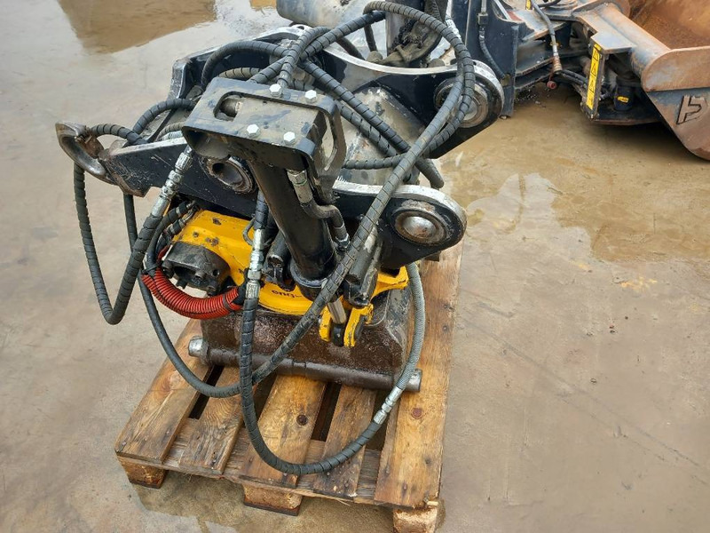 Engcon EC219 - Tiltrotátor - Építőipari gépek: 3 kép. Engcon EC219 - Tiltrotátor - Építőipari gépek: 3 kép.