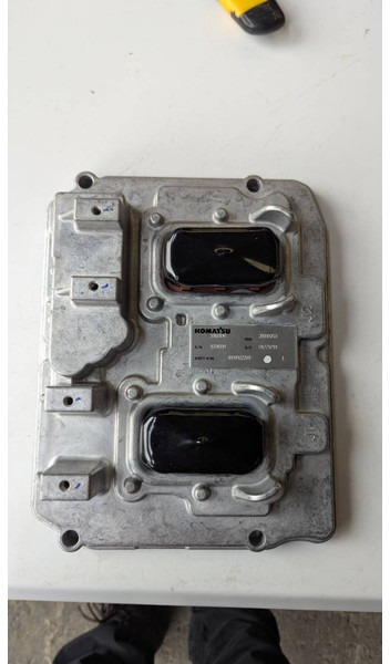 Komatsu CONTROLLER ASS' 600-492-2204 - Elektromos rendszer - Építőipari gépek: 1 kép. Komatsu CONTROLLER ASS' 600-492-2204 - Elektromos rendszer - Építőipari gépek: 1 kép.