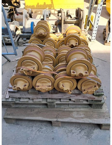 Komatsu D61PX-24 - TRACK ROLLERS - Keret/ Alváz - Építőipari gépek: 1 kép. Komatsu D61PX-24 - TRACK ROLLERS - Keret/ Alváz - Építőipari gépek: 1 kép.