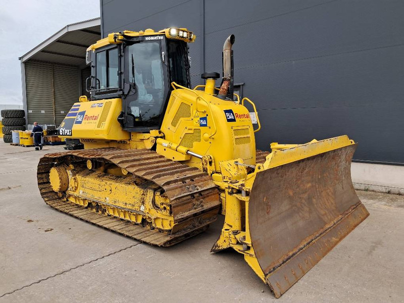 Komatsu D61PXI-24E0 - Buldózer: 1 kép. Komatsu D61PXI-24E0 - Buldózer: 1 kép.