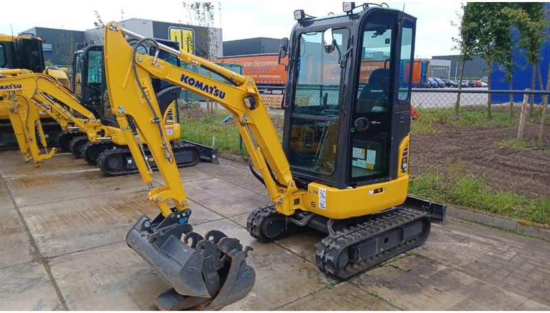 Komatsu PC16R-3HS - Minikotró: 1 kép. Komatsu PC16R-3HS - Minikotró: 1 kép.