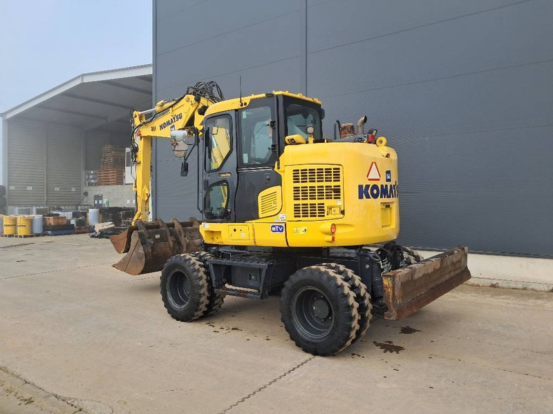 Komatsu PW118MR-11 - Gumikerekes kotró: 4 kép. Komatsu PW118MR-11 - Gumikerekes kotró: 4 kép.