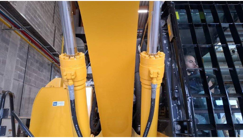 Komatsu PW148-10 PW148-8 PW140-7 Boom and Arm - Darugém - Építőipari gépek: 5 kép. Komatsu PW148-10 PW148-8 PW140-7 Boom and Arm - Darugém - Építőipari gépek: 5 kép.