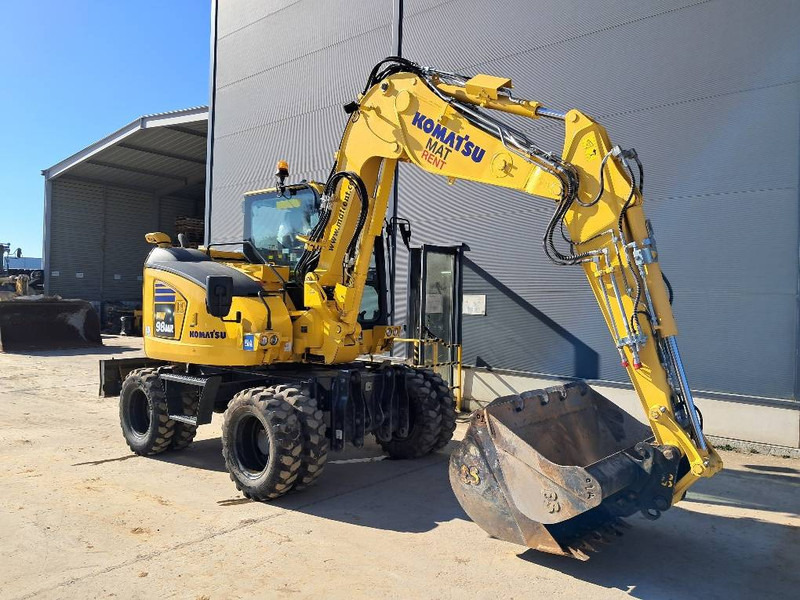 Komatsu PW98MR-11E0 - Gumikerekes kotró: 1 kép. Komatsu PW98MR-11E0 - Gumikerekes kotró: 1 kép.