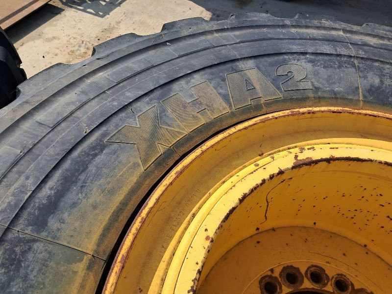 Komatsu WA380 4x RIM ASSY 423-30-62201 - Gumiabroncsok és felnik - Építőipari gépek: 5 kép. Komatsu WA380 4x RIM ASSY 423-30-62201 - Gumiabroncsok és felnik - Építőipari gépek: 5 kép.