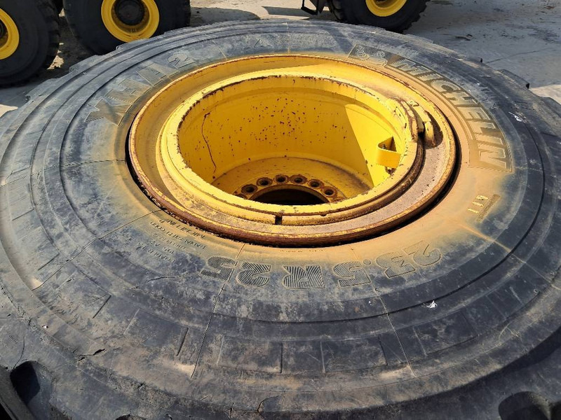 Komatsu WA380 4x RIM ASSY 423-30-62201 - Gumiabroncsok és felnik - Építőipari gépek: 1 kép. Komatsu WA380 4x RIM ASSY 423-30-62201 - Gumiabroncsok és felnik - Építőipari gépek: 1 kép.