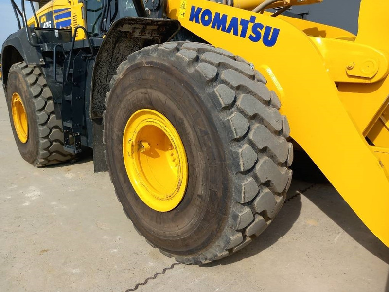 Komatsu WA475-10 - Gumikerekes homlokrakodó: 2 kép. Komatsu WA475-10 - Gumikerekes homlokrakodó: 2 kép.