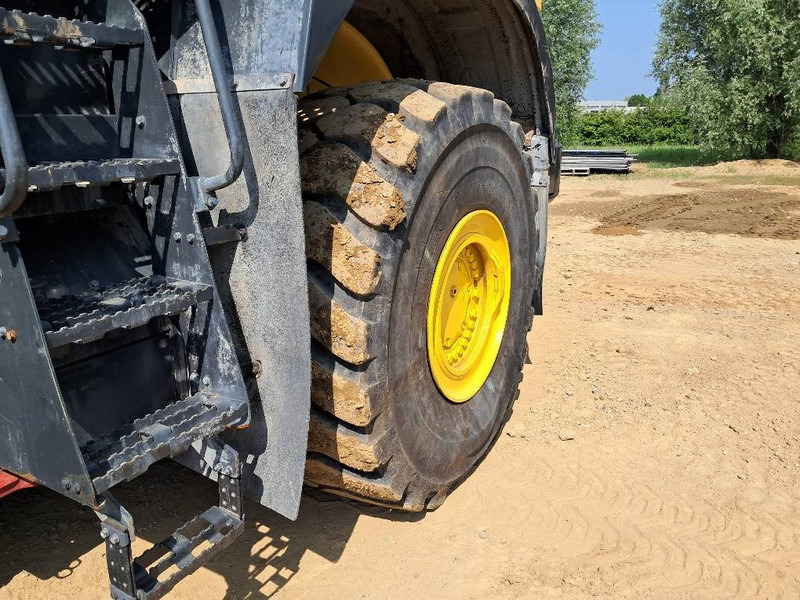 Komatsu WA500-8E0 - Gumikerekes homlokrakodó: 3 kép. Komatsu WA500-8E0 - Gumikerekes homlokrakodó: 3 kép.
