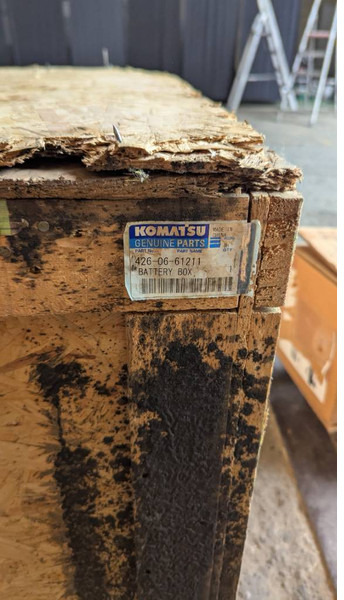 Komatsu WA600-8 BATTERY BOX 426-06-61211 - Keret/ Alváz - Építőipari gépek: 3 kép. Komatsu WA600-8 BATTERY BOX 426-06-61211 - Keret/ Alváz - Építőipari gépek: 3 kép.