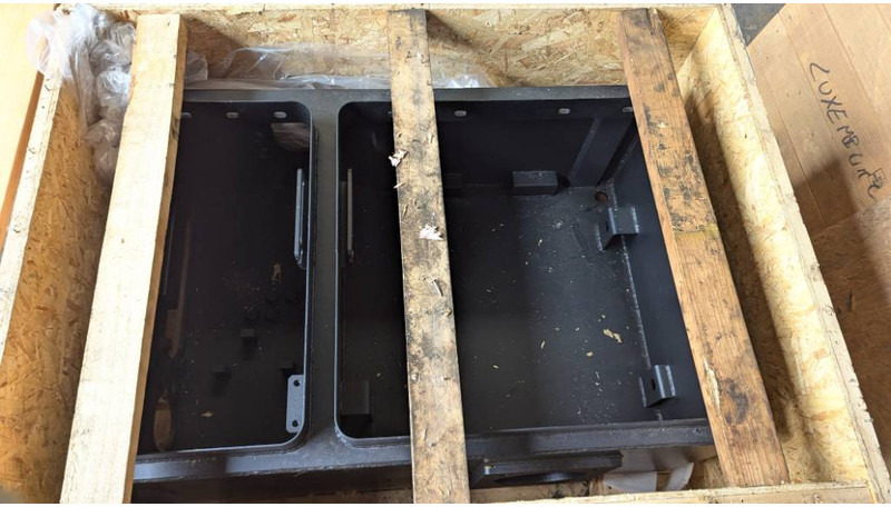 Komatsu WA600-8 BATTERY BOX 426-06-61211 - Keret/ Alváz - Építőipari gépek: 5 kép. Komatsu WA600-8 BATTERY BOX 426-06-61211 - Keret/ Alváz - Építőipari gépek: 5 kép.