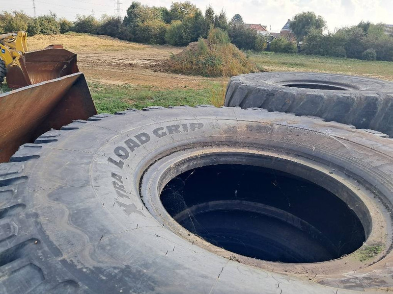 Michelin Xtra Load Grip 24.00R35 - Gumiabroncsok és felnik - Építőipari gépek: 4 kép. Michelin Xtra Load Grip 24.00R35 - Gumiabroncsok és felnik - Építőipari gépek: 4 kép.