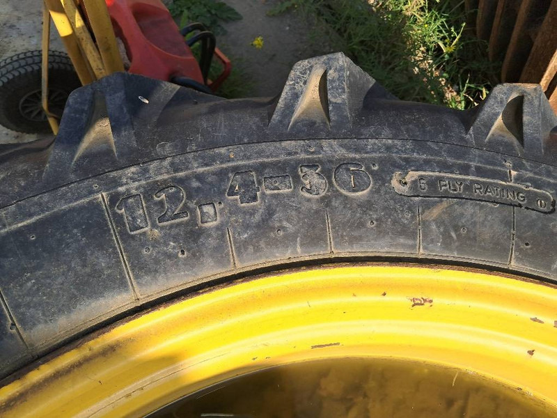 Record 12.4-36 - Gumiabroncsok és felnik - Építőipari gépek: 4 kép. Record 12.4-36 - Gumiabroncsok és felnik - Építőipari gépek: 4 kép.