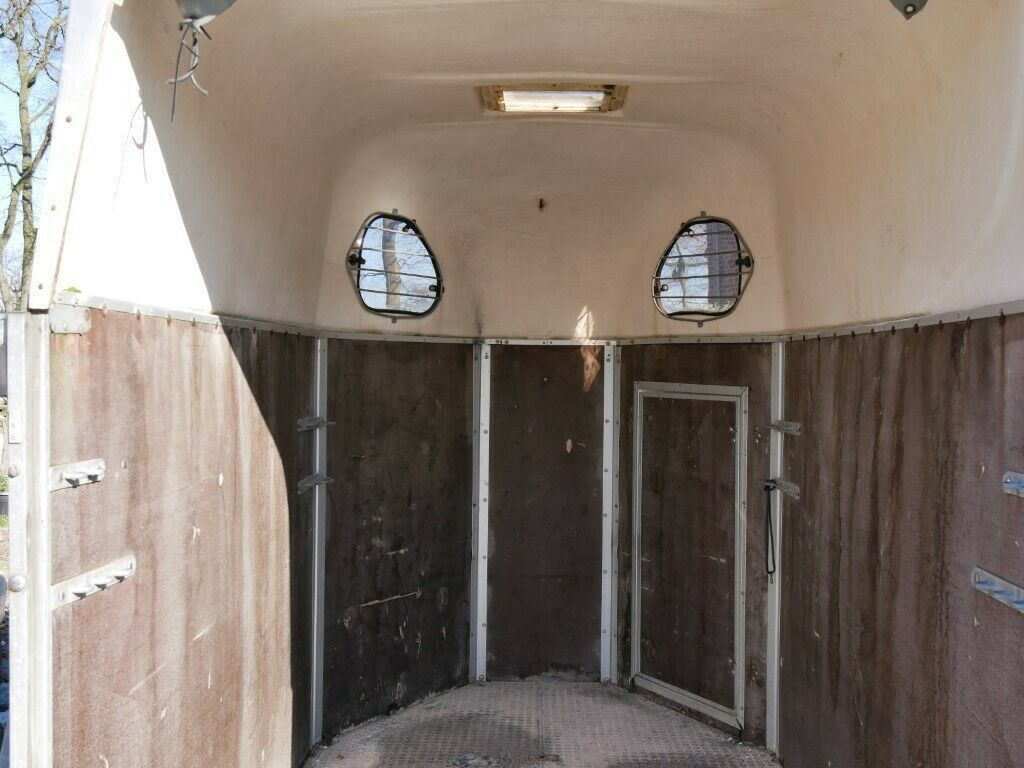 Holz Poly 2 Pferde Holz Poly 2 Pferde - Lószállító utánfutó: 3 kép. Holz Poly 2 Pferde Holz Poly 2 Pferde - Lószállító utánfutó: 3 kép.