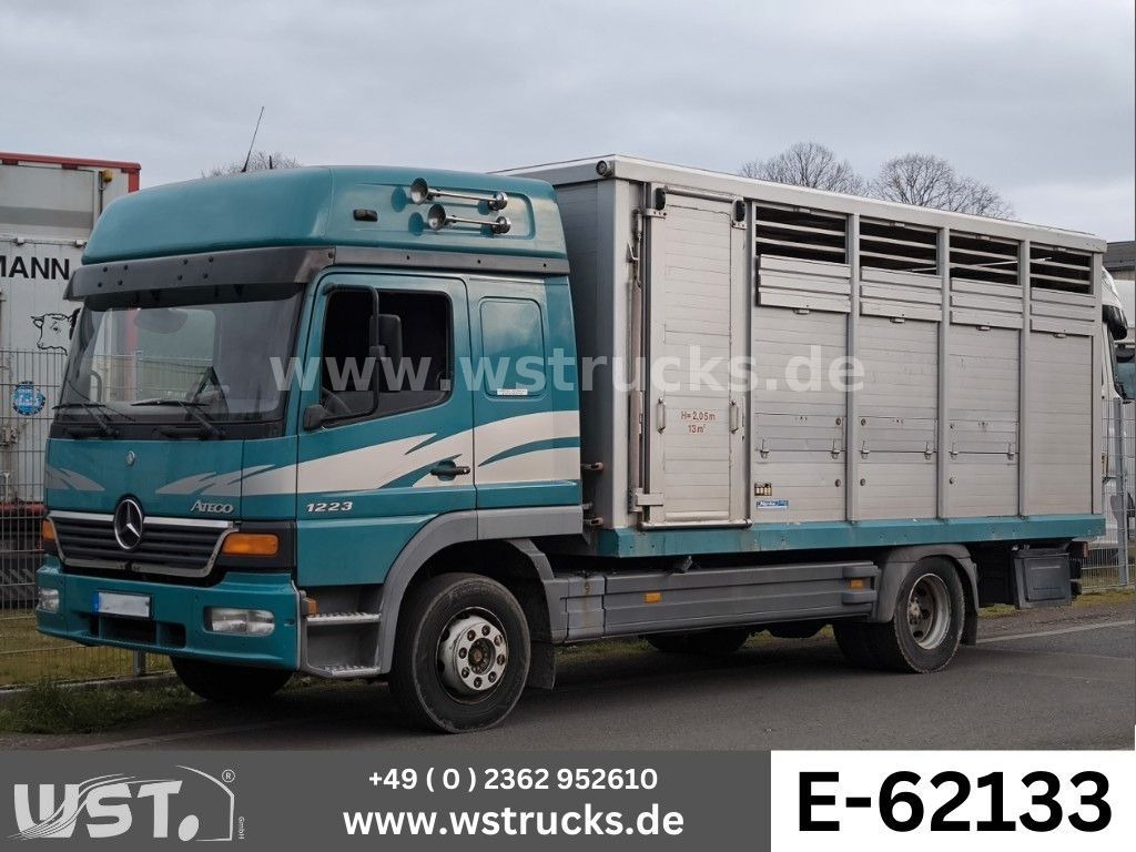 Mercedes-Benz Atego 1223 1 Stock Hohe Gitter Viehtransporter - Lószállító kamion: 1 kép. Mercedes-Benz Atego 1223 1 Stock Hohe Gitter Viehtransporter - Lószállító kamion: 1 kép.