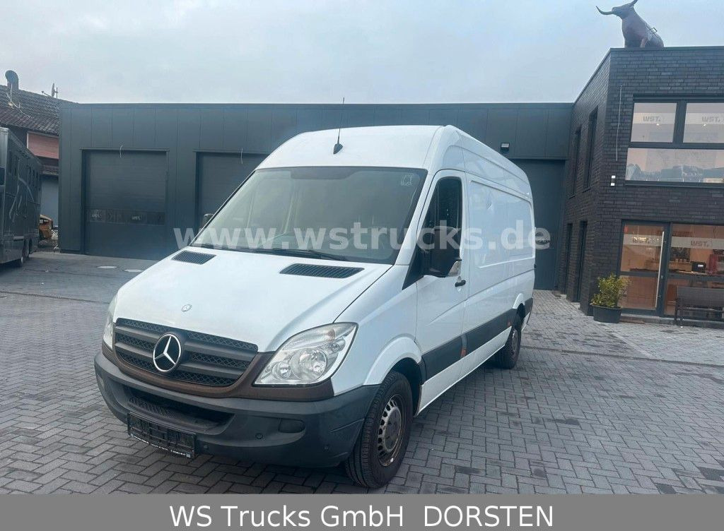 Mercedes-Benz Sprinter II Kasten 216 CDI Hoch/Lang - Autó: 2 kép. Mercedes-Benz Sprinter II Kasten 216 CDI Hoch/Lang - Autó: 2 kép.