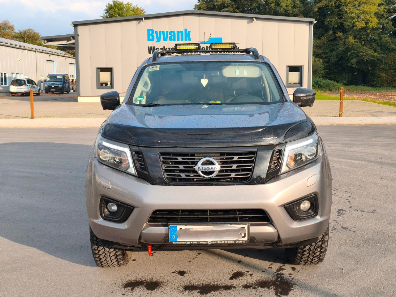 Nissan Navara NP300 N-Guard Double Cab 4x4 - Terepjáró/ SUV: 2 kép. Nissan Navara NP300 N-Guard Double Cab 4x4 - Terepjáró/ SUV: 2 kép.