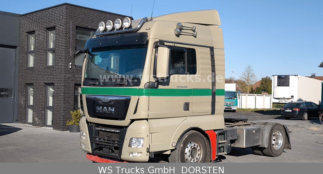 MAN TGX 18.480 / 4x2 Standklima, Luft/Luft - Nyergesvontató: 2 kép. MAN TGX 18.480 / 4x2 Standklima, Luft/Luft - Nyergesvontató: 2 kép.