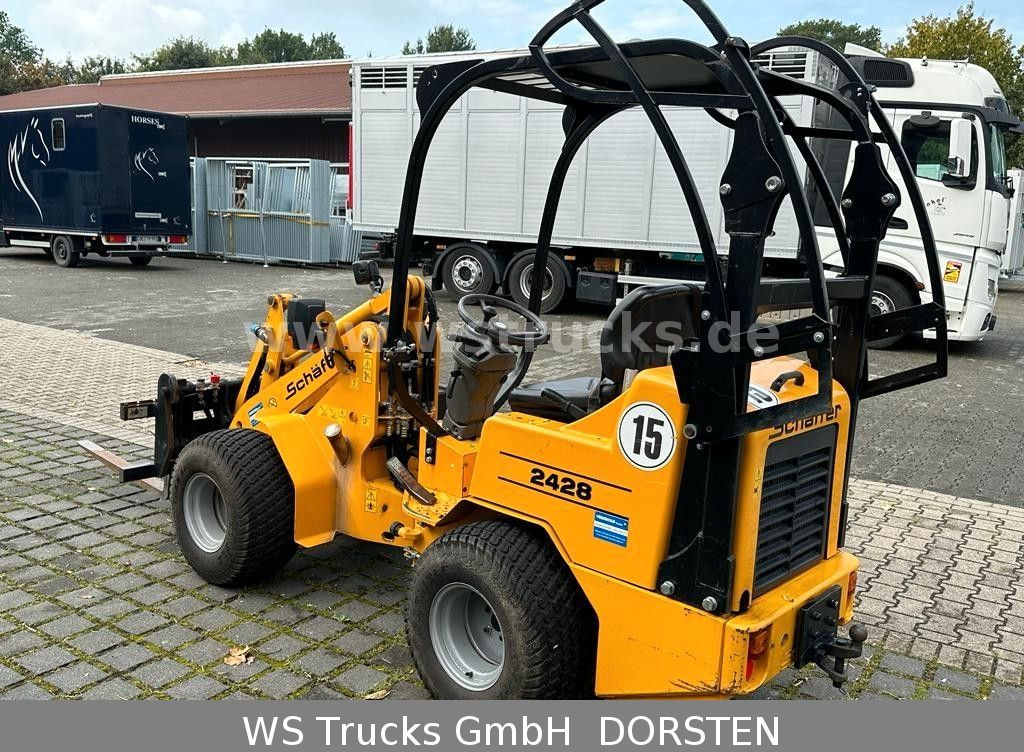 Schäffer 2428 SLT Fahrerschutzkabine , Gabel , Schaufel - Derékcsuklós rakodó: 2 kép. Schäffer 2428 SLT Fahrerschutzkabine , Gabel , Schaufel - Derékcsuklós rakodó: 2 kép.