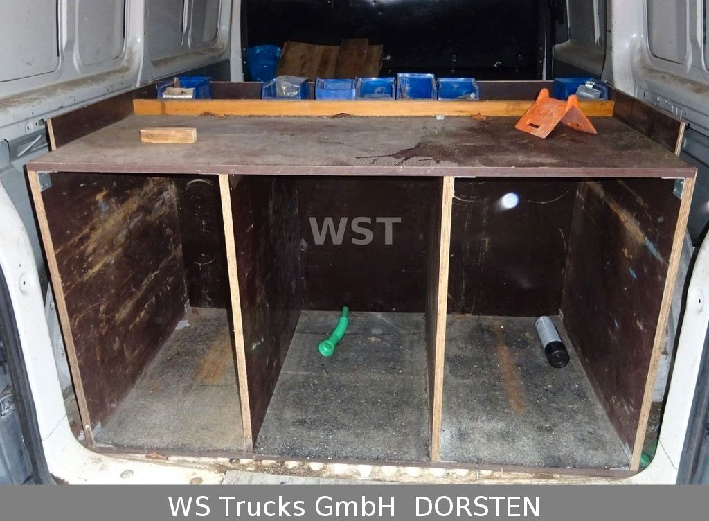 Volkswagen T5 Transporter Kasten-Kombi Kasten - Autó: 3 kép. Volkswagen T5 Transporter Kasten-Kombi Kasten - Autó: 3 kép.