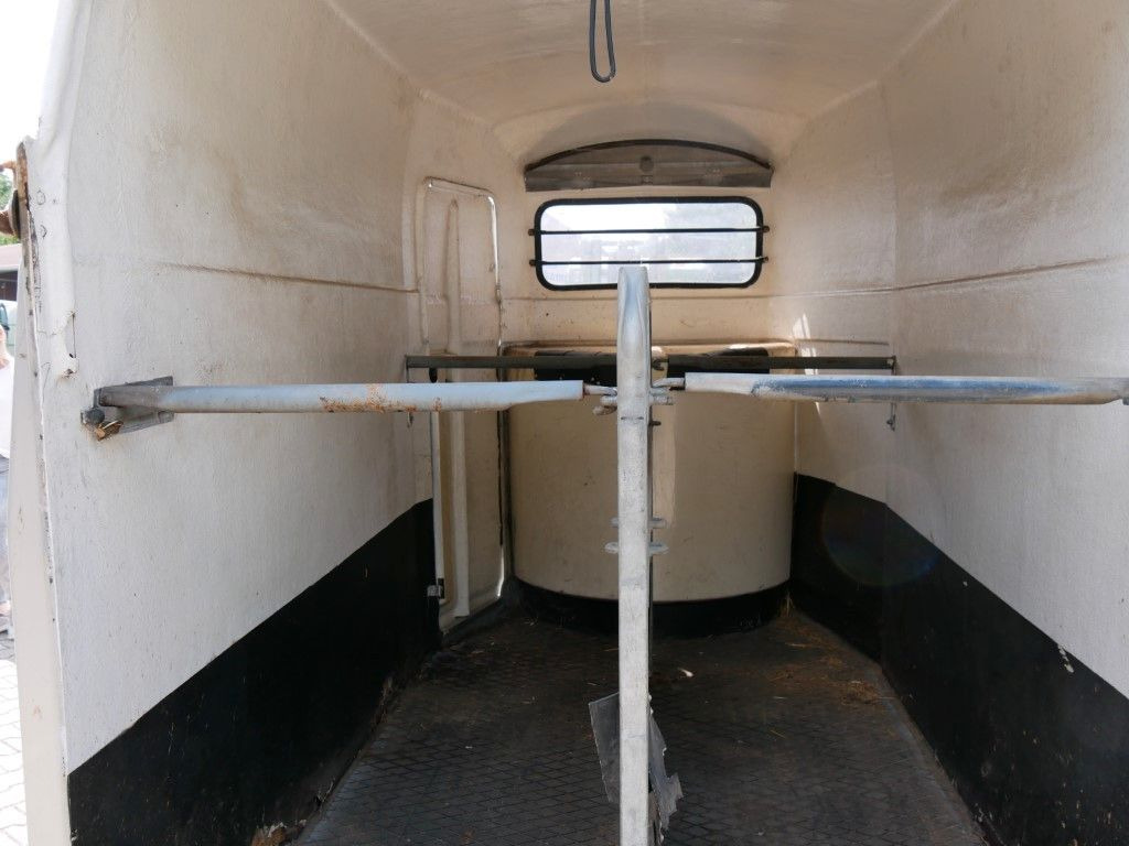 Westfalia Vollpoly 2 Pferde mit Sattelkammer - Lószállító utánfutó: 3 kép. Westfalia Vollpoly 2 Pferde mit Sattelkammer - Lószállító utánfutó: 3 kép.