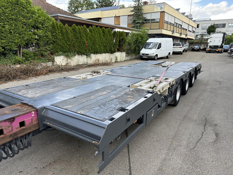 Broshuis Tele Semi Tieflader Luft 4.5 m auszieh u. 3 m verb Tele Semi Tieflader Luft 4.5 m auszieh u. 3 m verbreiterb. - Félpótkocsi mélybölcsős: 5 kép. Broshuis Tele Semi Tieflader Luft 4.5 m auszieh u. 3 m verb Tele Semi Tieflader Luft 4.5 m auszieh u. 3 m verbreiterb. - Félpótkocsi mélybölcsős: 5 kép.