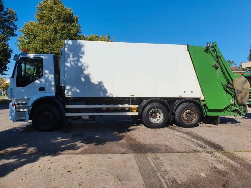 Iveco 260S 42 WAAGE 5 m³ Zöller Medium XXL 24 Umleerer - Szemetesautó: 4 kép. Iveco 260S 42 WAAGE 5 m³ Zöller Medium XXL 24 Umleerer - Szemetesautó: 4 kép.