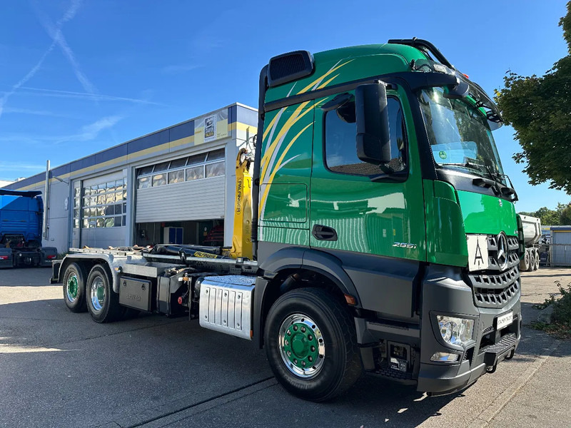 Mercedes-Benz Arocs 2551 6X4*HAD*Abroller *Palfinger*Euro6D*Intarder - Horgos rakodó teherautó: 3 kép. Mercedes-Benz Arocs 2551 6X4*HAD*Abroller *Palfinger*Euro6D*Intarder - Horgos rakodó teherautó: 3 kép.