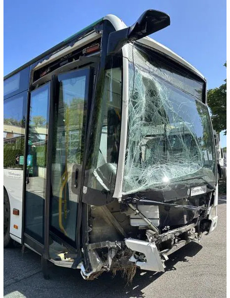 Mercedes-Benz O 530 Citaro Klima 299 PS Unfallfahrzeug! - Városi busz: 2 kép. Mercedes-Benz O 530 Citaro Klima 299 PS Unfallfahrzeug! - Városi busz: 2 kép.