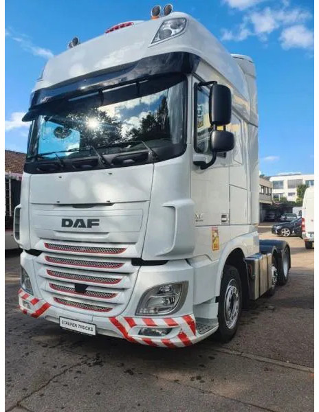 DAF XF 106.510 FT 6x2/4 SSC 3-Achser MEGA E6 - Nyergesvontató: 1 kép. DAF XF 106.510 FT 6x2/4 SSC 3-Achser MEGA E6 - Nyergesvontató: 1 kép.