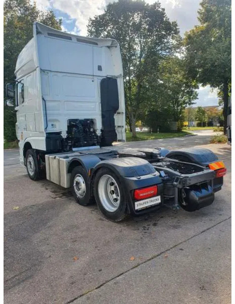 DAF XF 106.510 FT 6x2/4 SSC 3-Achser MEGA E6 - Nyergesvontató: 5 kép. DAF XF 106.510 FT 6x2/4 SSC 3-Achser MEGA E6 - Nyergesvontató: 5 kép.