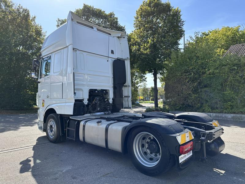DAF XF 106.510 SSC MEGA Intarder ACC 2x Tank - Nyergesvontató: 4 kép. DAF XF 106.510 SSC MEGA Intarder ACC 2x Tank - Nyergesvontató: 4 kép.